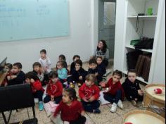 Infantil IA visita a sala de música