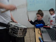 Infantil IA visita a sala de música