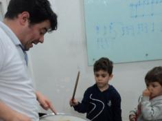 Infantil IA visita a sala de música