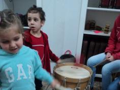 Infantil IA visita a sala de música