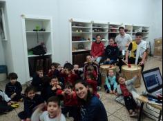 Infantil IA visita a sala de música