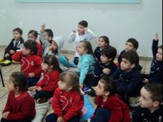 Infantil IA visita a sala de música