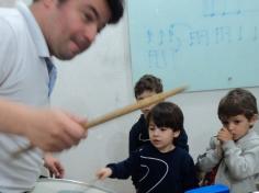 Infantil IA visita a sala de música