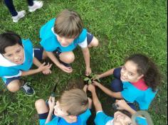 4º ano C aprende e planta no Espaço Verde