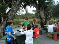 4º ano C aprende e planta no Espaço Verde