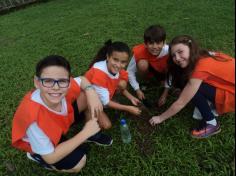 4º ano C aprende e planta no Espaço Verde