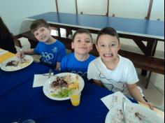 Grupo Pequenos Cientistas realiza feijoada na escola