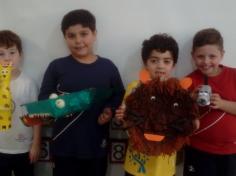 Construindo animais com materiais recicláveis no 1º ano B