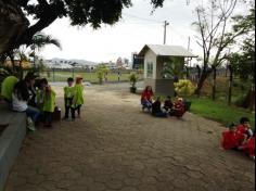 1º B Cuidando do jardim no Espaço Verde