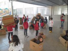 Grupo Oceano e Planeta brincando e aprendendo com caixas