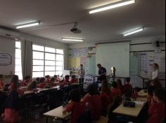 3º ano C recebe visita de tricampeão em automobilismo!