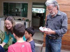 2º ano C visita casa do vovô Jonas e da vovó Áurea