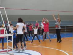 Aula de Educação Física com os avós nos segundos anos