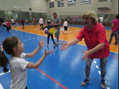 Aula de Educação Física com os avós nos segundos anos