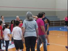 Aula de Educação Física com os avós nos segundos anos