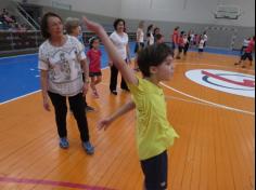 Aula de Educação Física com os avós nos segundos anos