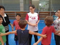 Aula de Educação Física com os avós nos segundos anos