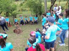 3º ano D plantando no Espaço Verde