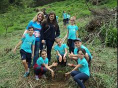 3º ano D plantando no Espaço Verde