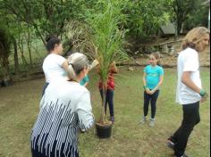 3º ano D plantando no Espaço Verde