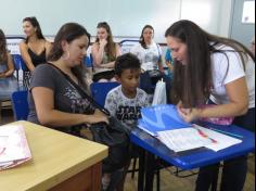 Dia de entregar materiais e conhecer a nova professora!