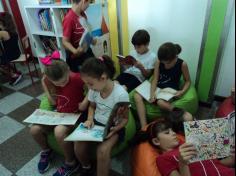 Terceiros anos visitam a biblioteca