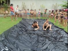 Brincadeiras com água no Espaço Verde