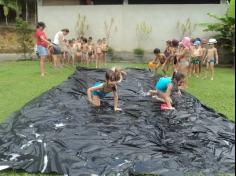 Brincadeiras com água no Espaço Verde