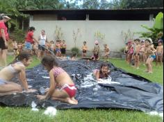 Brincadeiras com água no Espaço Verde