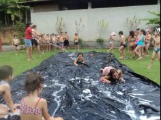 Brincadeiras com água no Espaço Verde