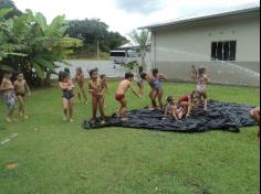 Brincadeiras com água no Espaço Verde