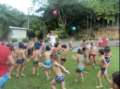 Brincadeiras com água no Espaço Verde