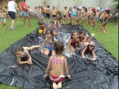 Brincadeiras com água no Espaço Verde