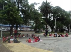 Primeiros anos passeando na pracinha