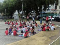 Primeiros anos passeando na pracinha