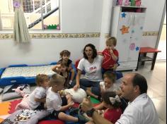 Maternal e Infantil IB recebem visita de coelho!