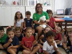 Maternal e Infantil IB recebem visita de coelho!