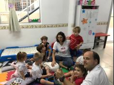 Maternal e Infantil IB recebem visita de coelho!