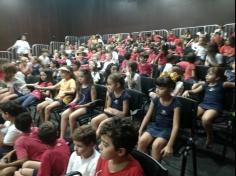 Segundos anos assistem teatro no SESC