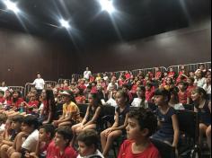 Segundos anos assistem teatro no SESC