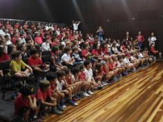 Segundos anos assistem teatro no SESC