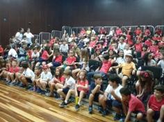 Segundos anos assistem teatro no SESC