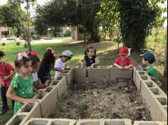 Grupo Folha, Mar e Peixes aprendendo e brincando no Espaço Verde