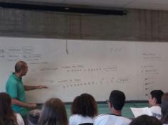 Grupo das Olimpíadas de Matemática participa de aula na UFSC