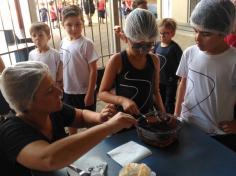 Grupo Liga da Amizade recebe a mamãe Andresa para oficina de culinária