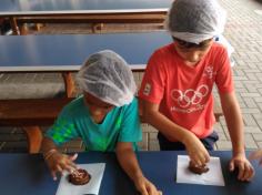 Grupo Liga da Amizade recebe a mamãe Andresa para oficina de culinária