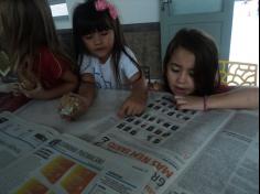 Brincando com jornal