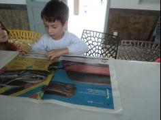 Brincando com jornal