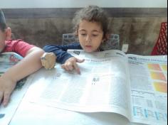 Brincando com jornal