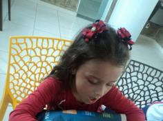 Brincando com jornal